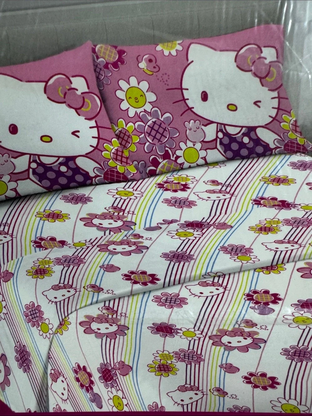 Hello Kitty Queen Size Bed Sheet Set Floral Rainbow Garden Flowers Bees